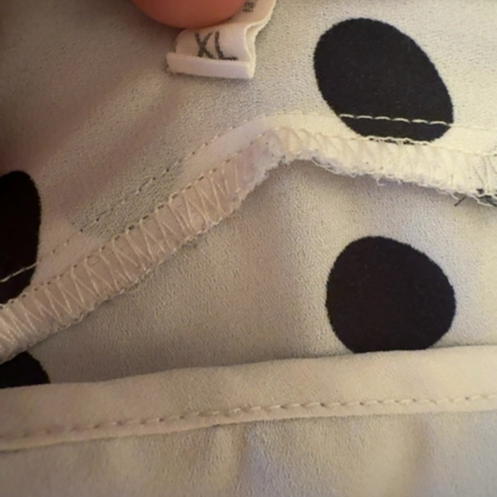Unknown Blouse Women XL White Black Polka Dot Graphic Casual Lightweight Shirt - Picture 2 of 3
